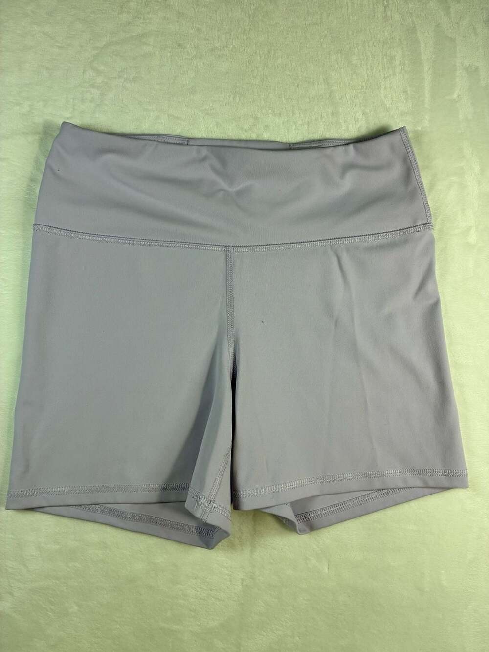 Old Navy Powersoft High-Rise Bike Short Size M Lavender Go-Dry Athletic